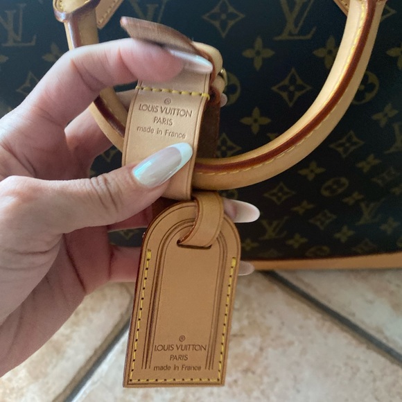TRENDING Maxi Bags: Louis Vuitton Alma Voyage - Picture 2 of 16